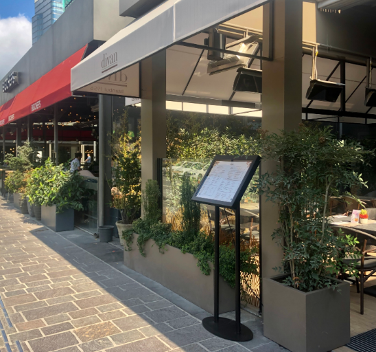 Mıknatıslı sabitleme özelliği sayesinde menü içerikleri kolayca değiştirilebilir.