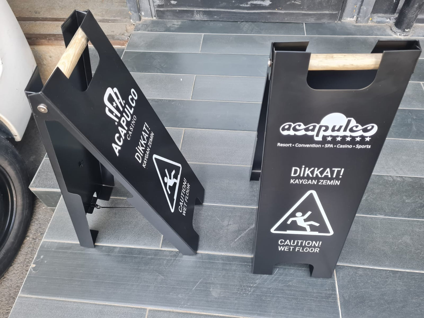 Temizlik sırasında kullanıma uygun uyarı tabelası