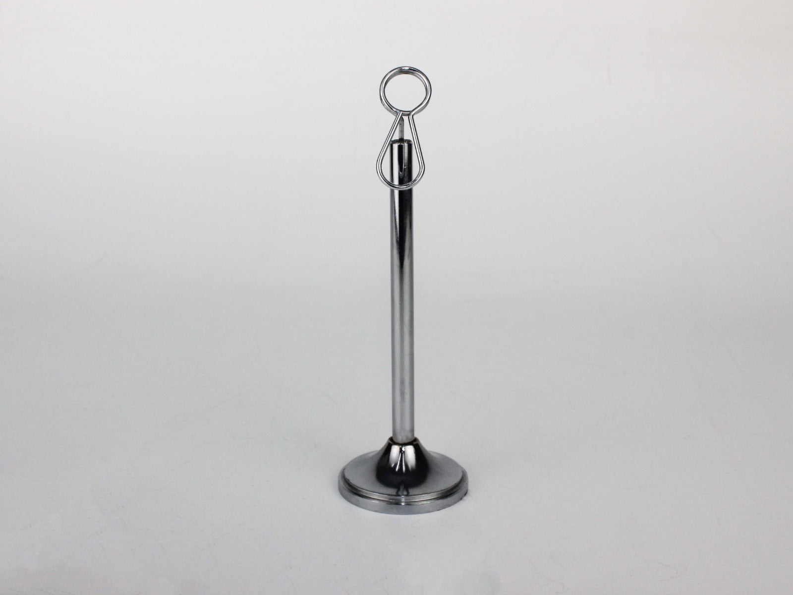 Özel günlerde konuk isimlerini belirlemek için kullanılan pratik etiket tutturucu.