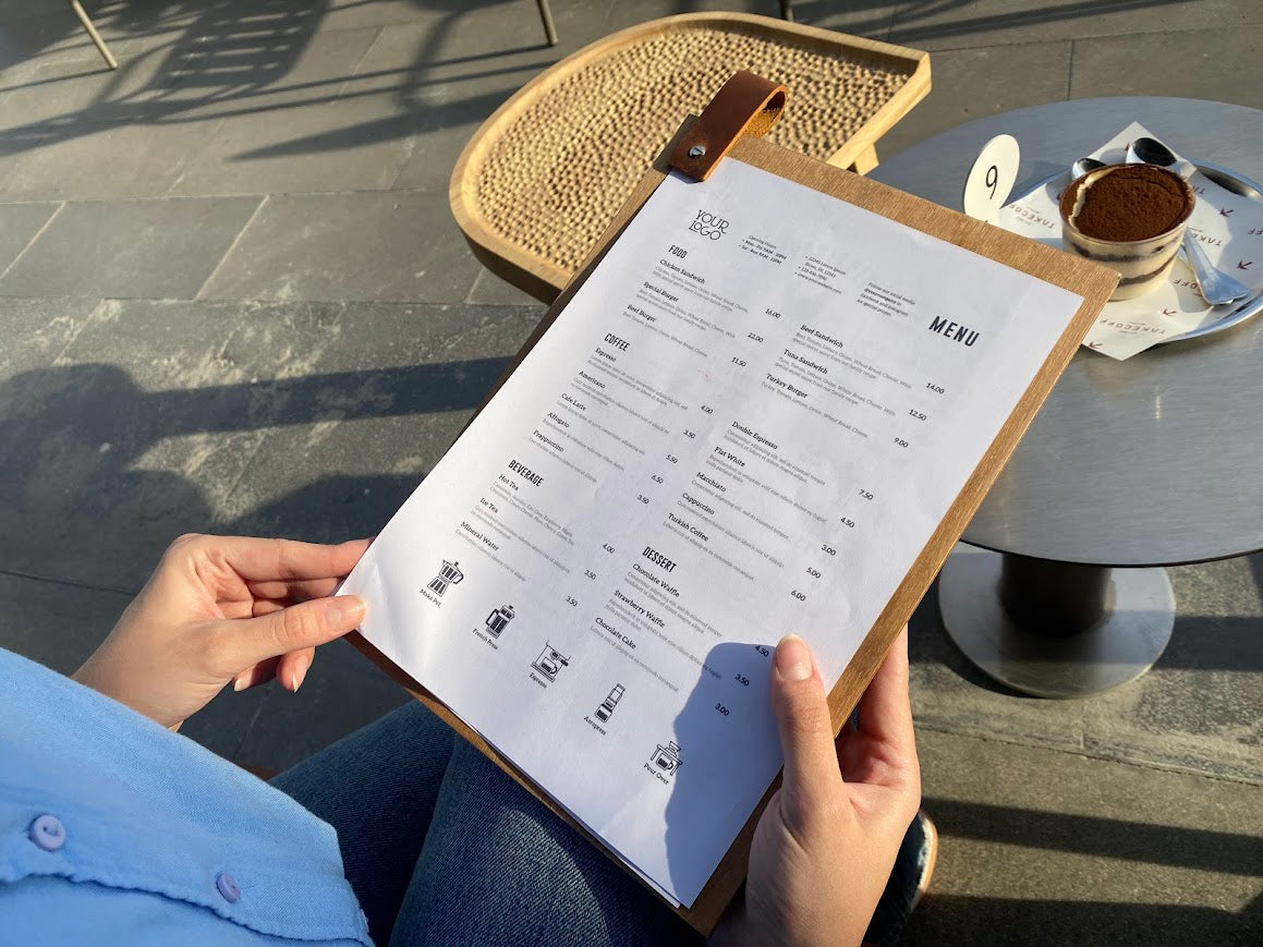 Dayanıklı ahşap malzeme ile uzun ömürlü kullanım sunar.

