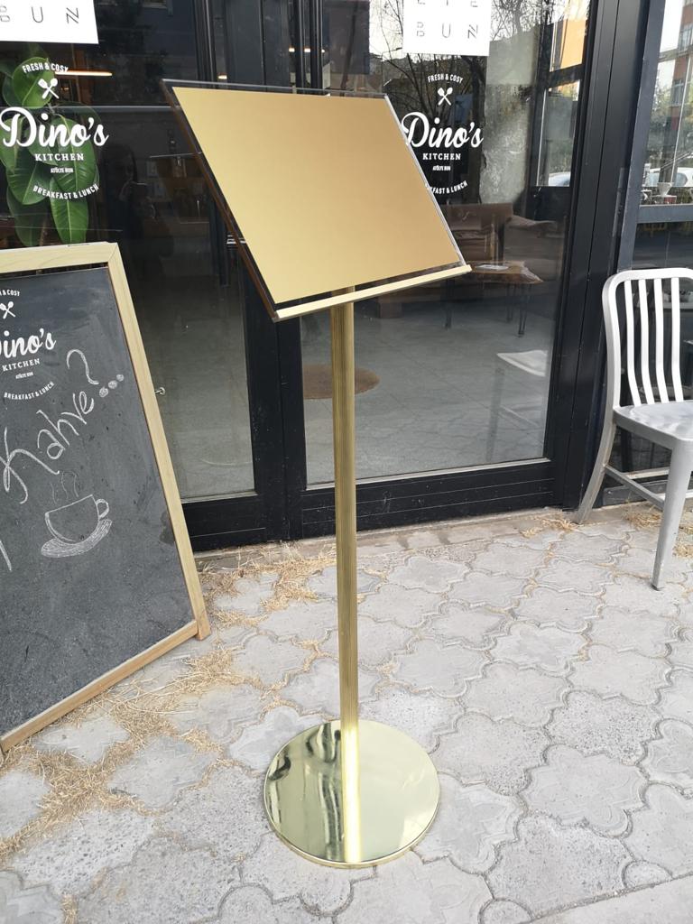 Mağaza önü için metal gövdeli ayaklı A3 menü panosu