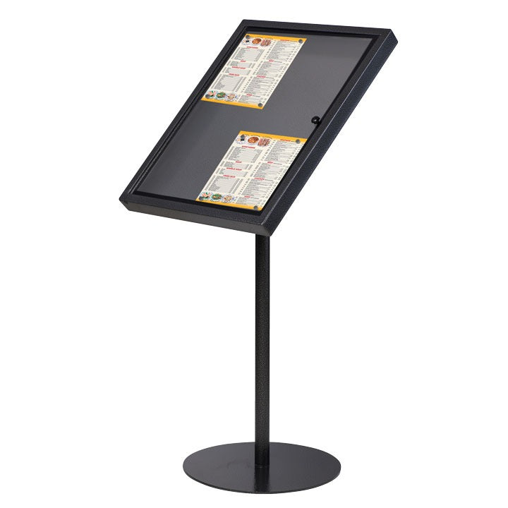 Ayaklı menü panosunun yatay kullanımı, geniş menüleri veya duyuruları sergilemek için uygun seçenek sunar.