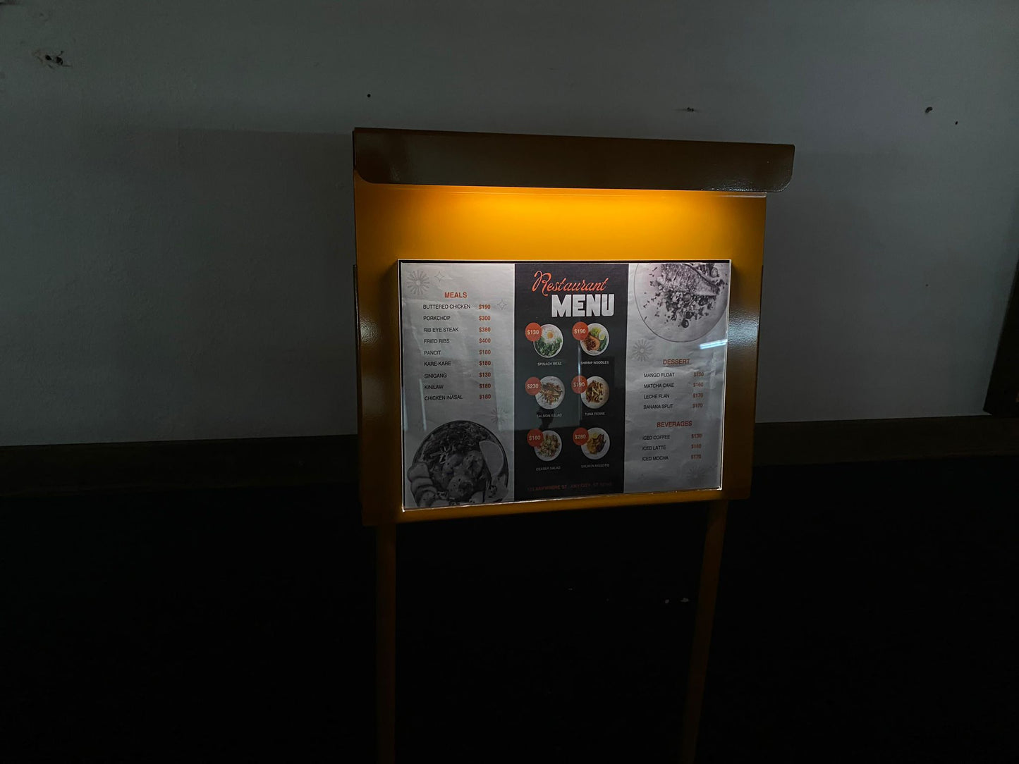 3 farklı parlaklık moduna sahip ışıklı menü panosu.