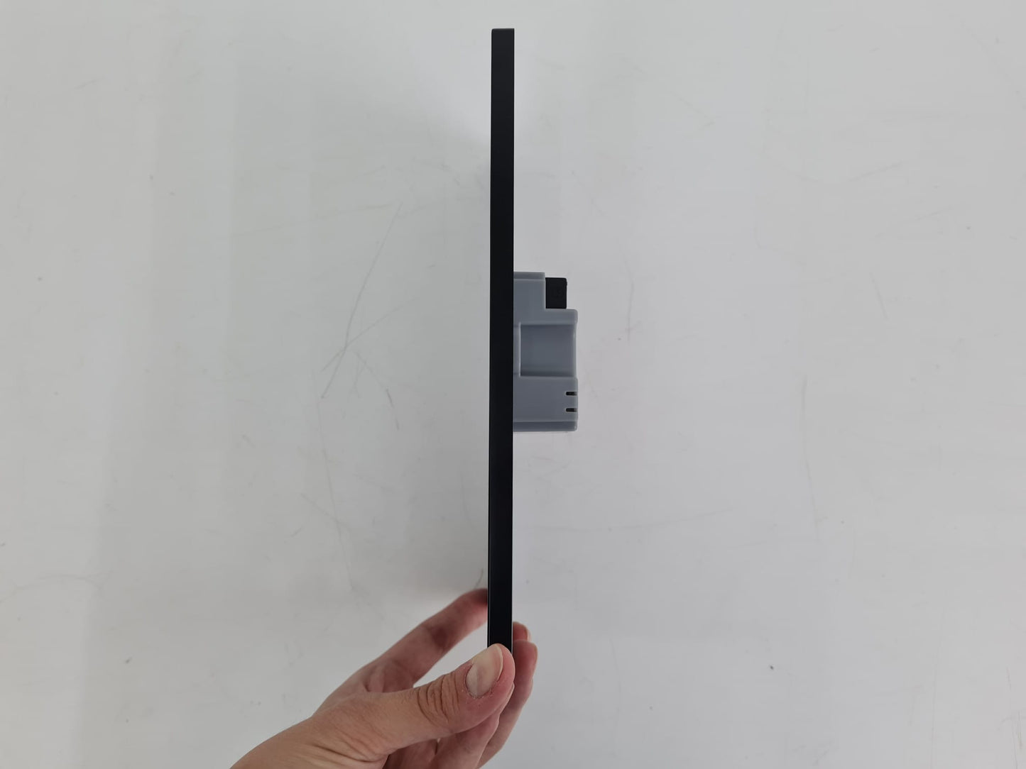 Akıllı panel arka kısımda bağlantı şeması ve etiket detayları