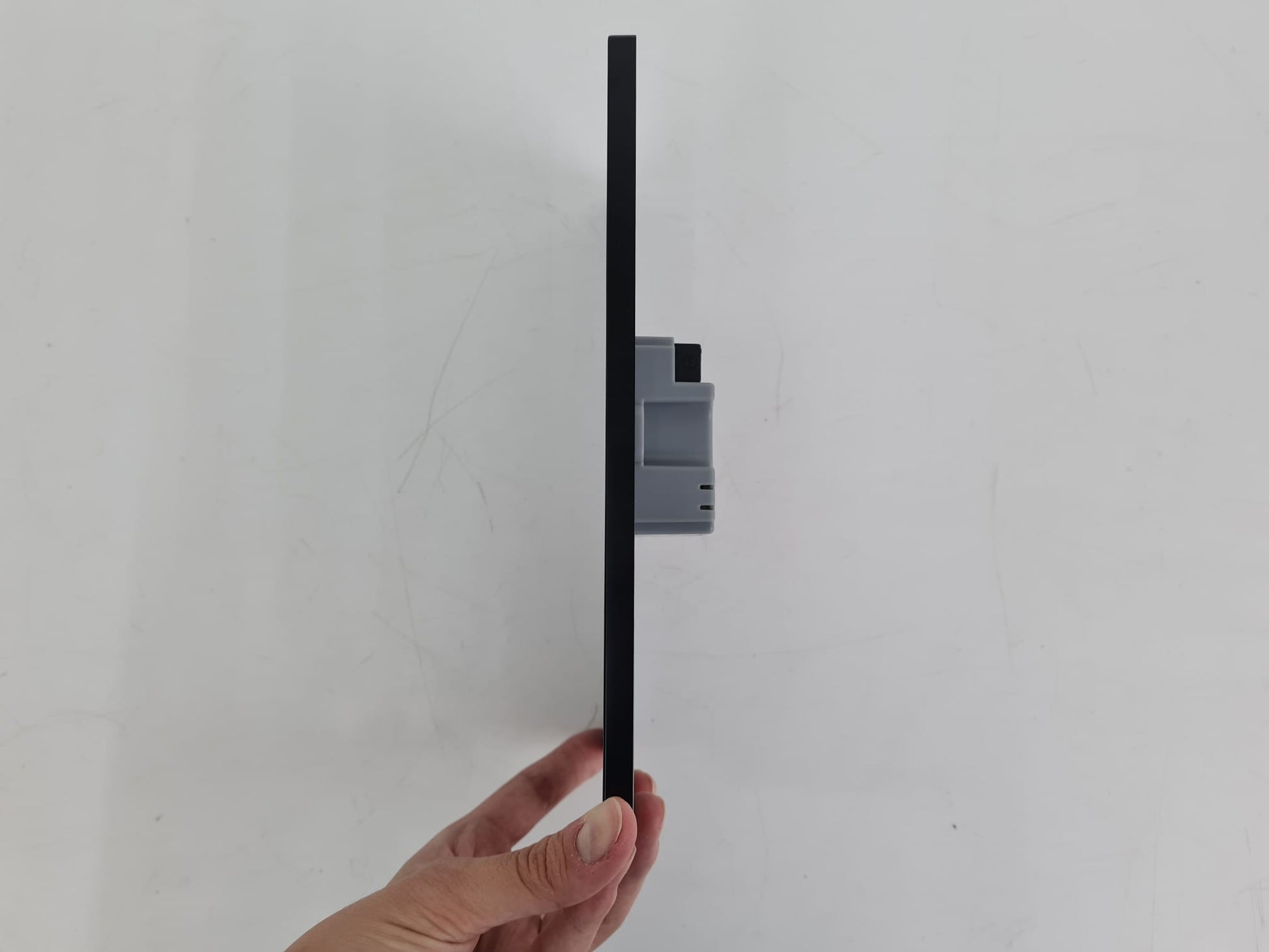 Akıllı panel arka kısımda bağlantı şeması ve etiket detayları