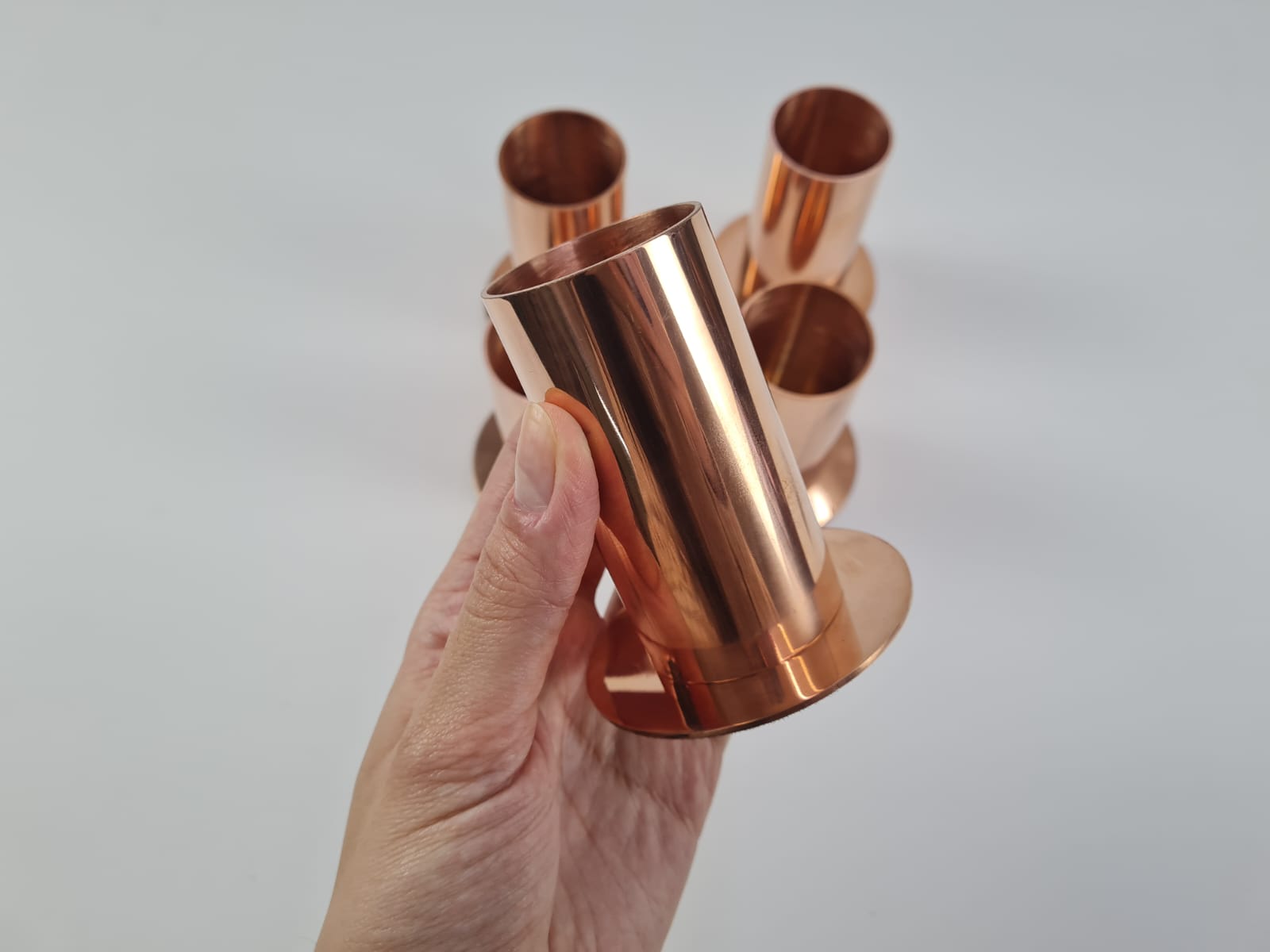 El ile tutulan bakır adisyonluk, malzeme ve işçilik detayı