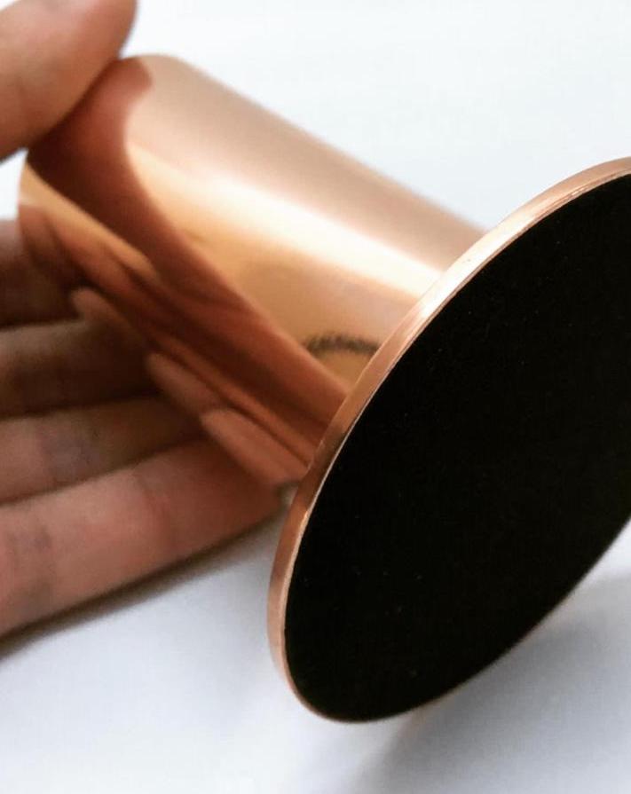 Masa üstü kullanım için stabil bakır adisyonluk tabanı