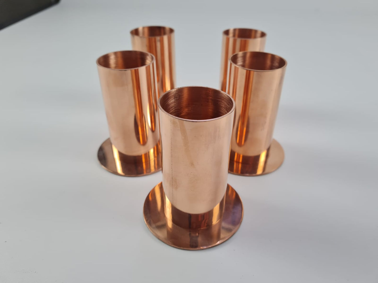 Modern kafe konseptlerine uygun bakır fişlik