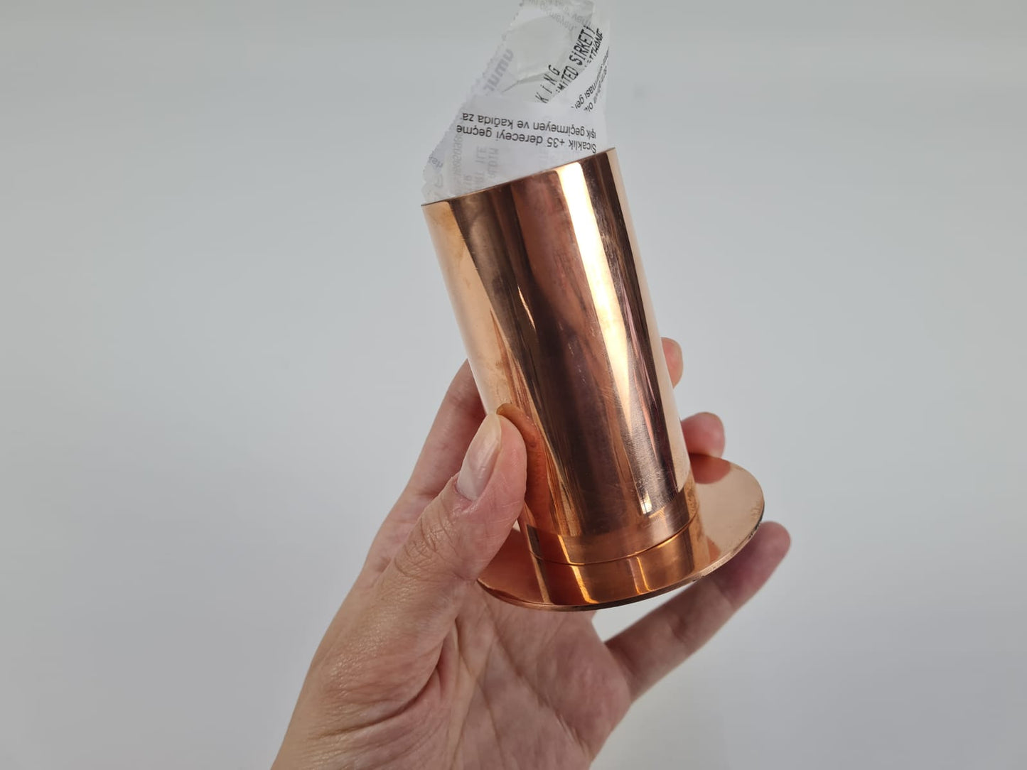 Restoran masa düzeni için bakır fişlik yakın plan görünüm