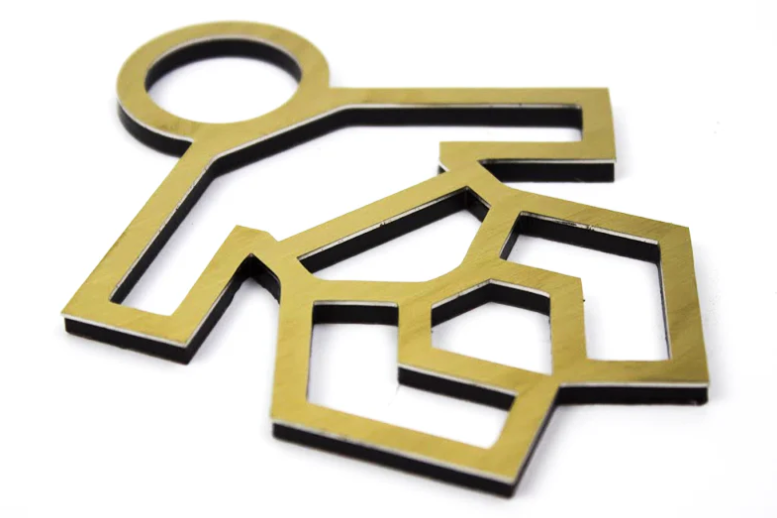 Bebek bakım odasına ait pleksi yönlendirme levhası