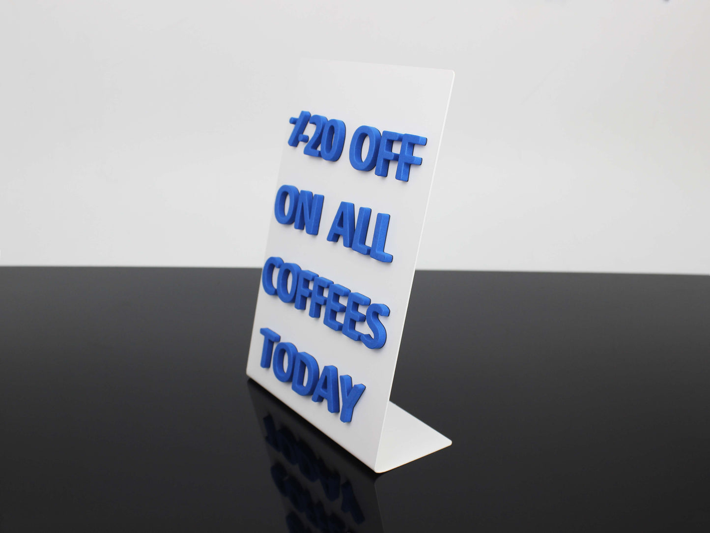 Bilgi panosu olarak kullanılan mıknatıslı metal pano