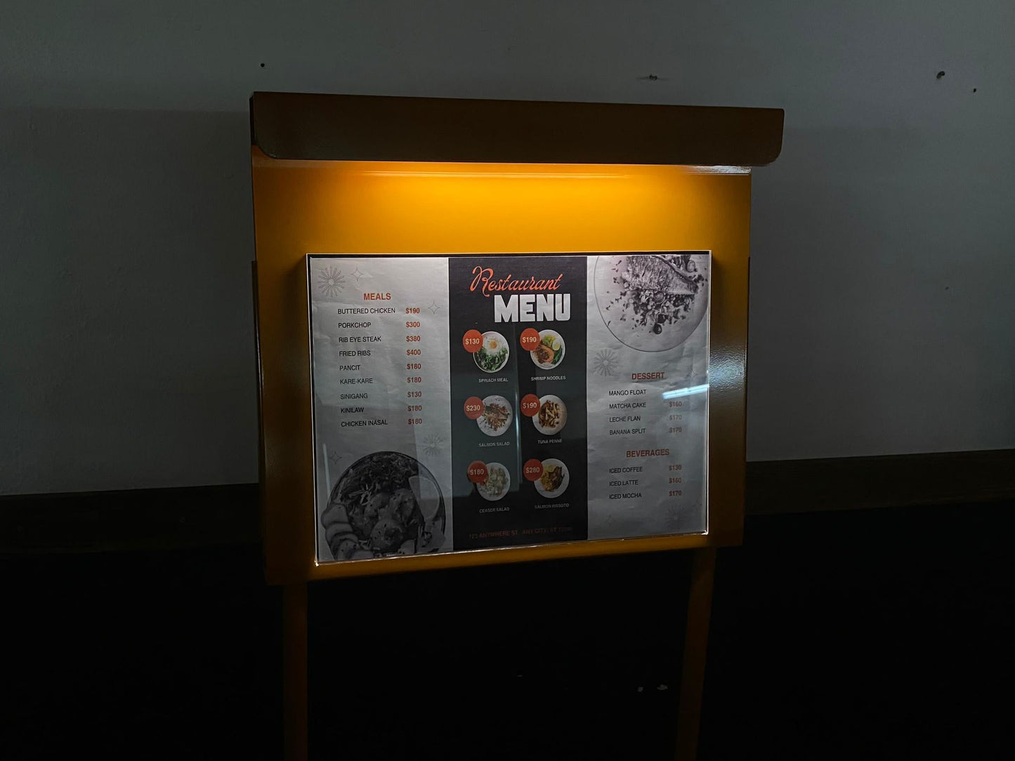 Menü, fiyat listesi veya duyuru ekleyebileceğiniz şık tasarımlı pano.