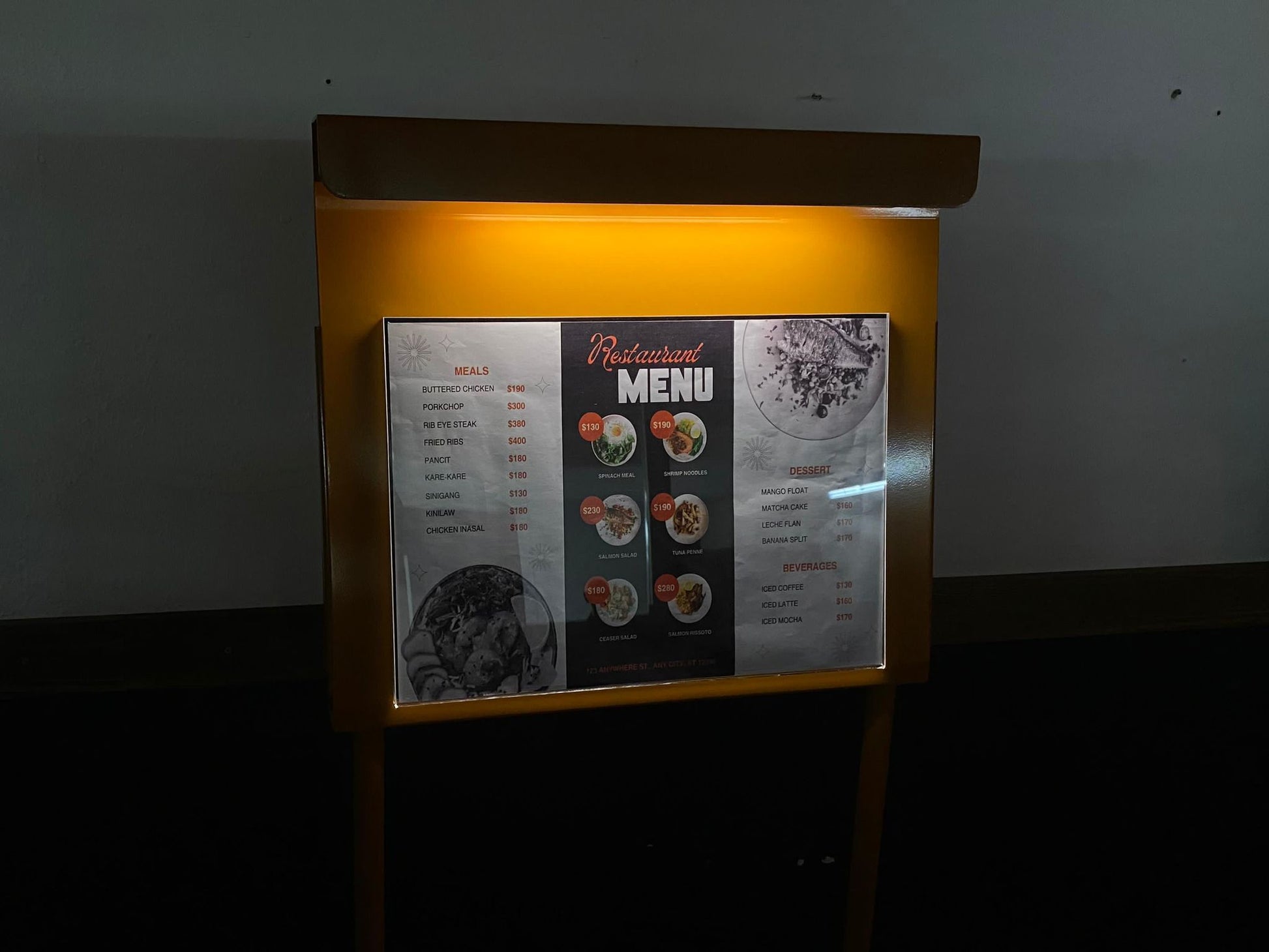 Menü, fiyat listesi veya duyuru ekleyebileceğiniz şık tasarımlı pano.