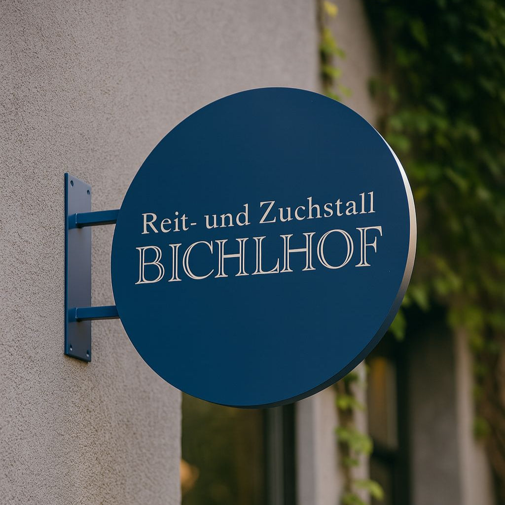 Butik mağazaların dış görünümünü tamamlayan, dekoratif yuvarlak tabela.