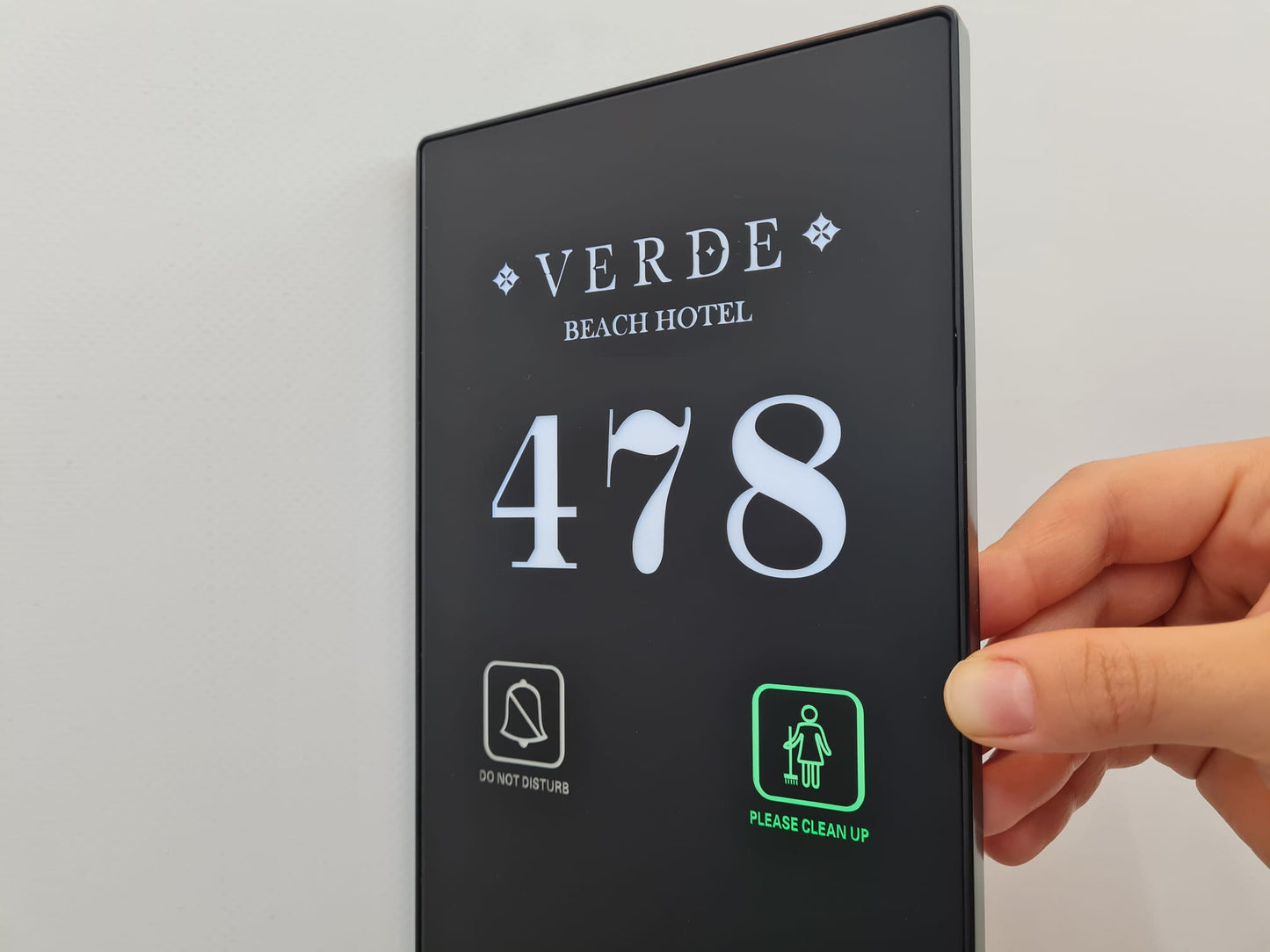 LED buton göstergeleri açık şekilde akıllı panelin görünümü