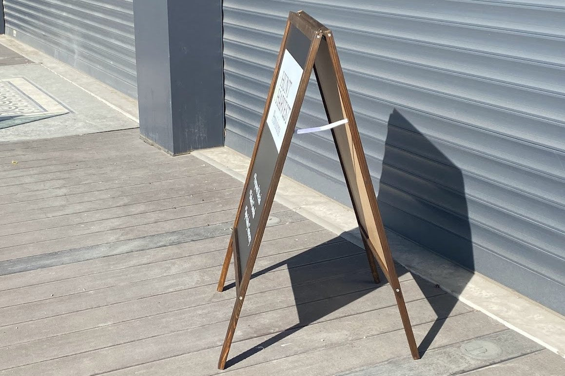 Kafe ve butik önlerinde kullanıma uygun tabela modeli