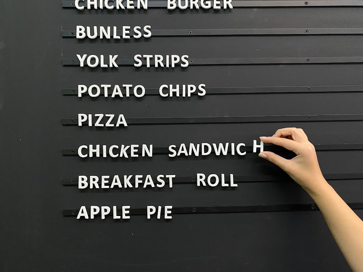 Kafeler için değiştirilebilir menü panosu.