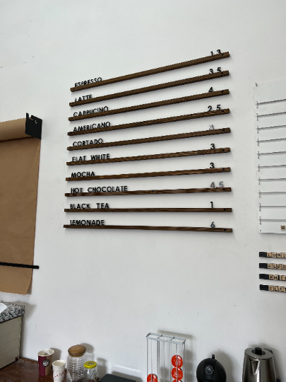 Butikler için uygun doğal görünümlü dekoratif menü panosu