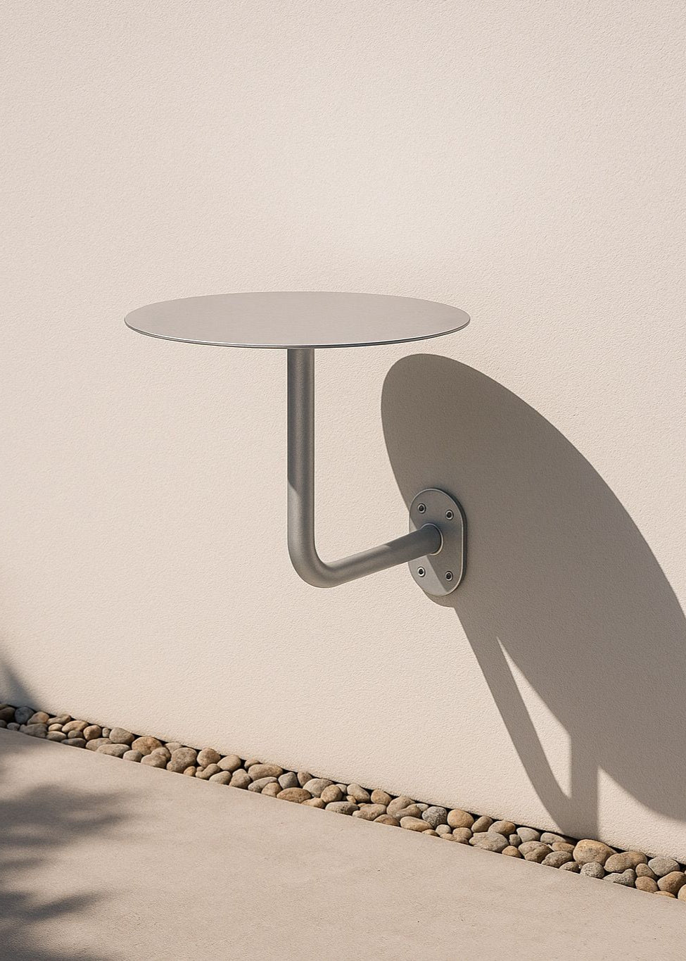 Dış mekanda kullanılan metal duvar masası, kafe alanı için.