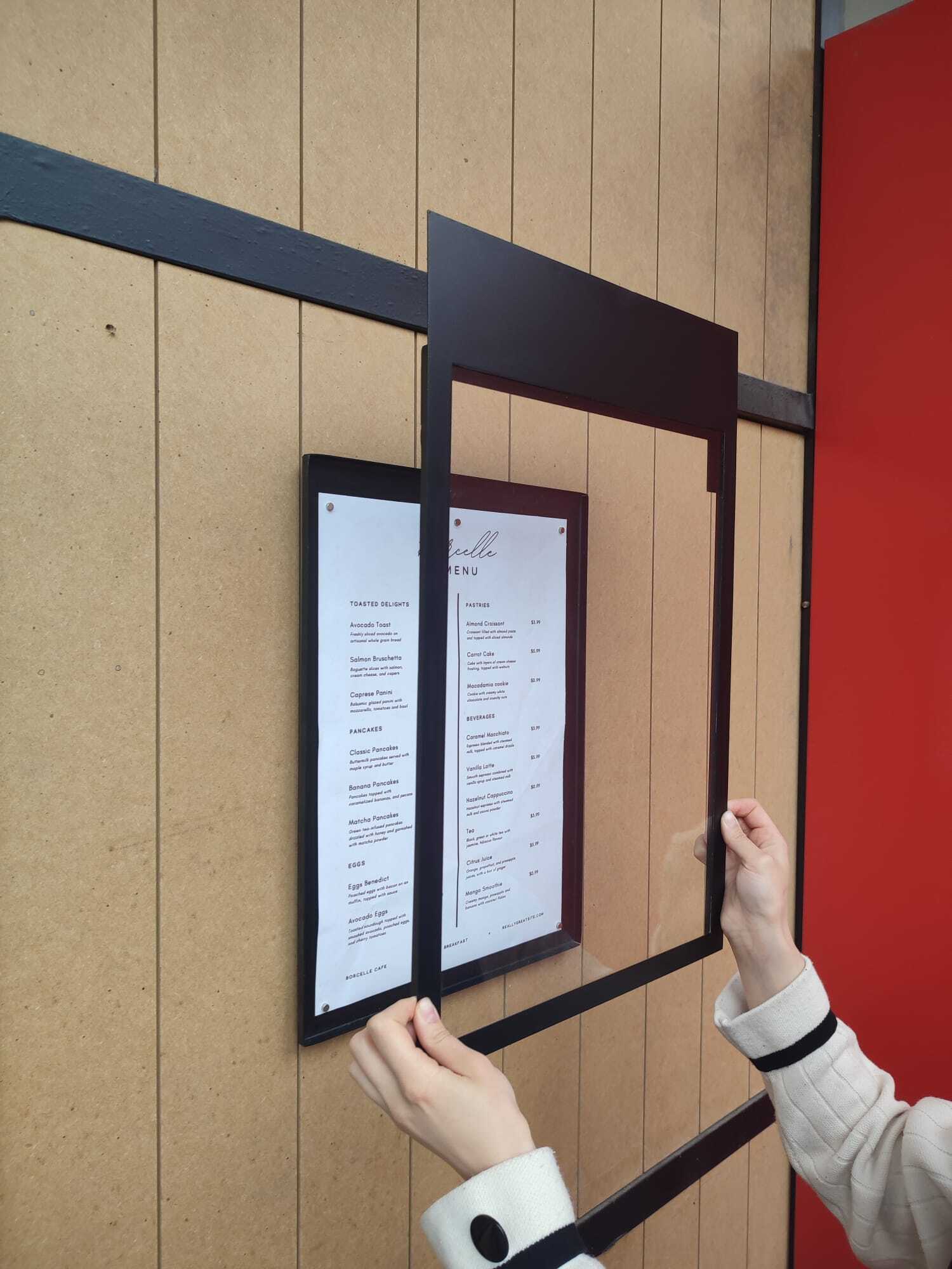 Dış mekan kullanımı için dayanıklı tasarım ve sağlam yapısı ile öne çıkıyor.