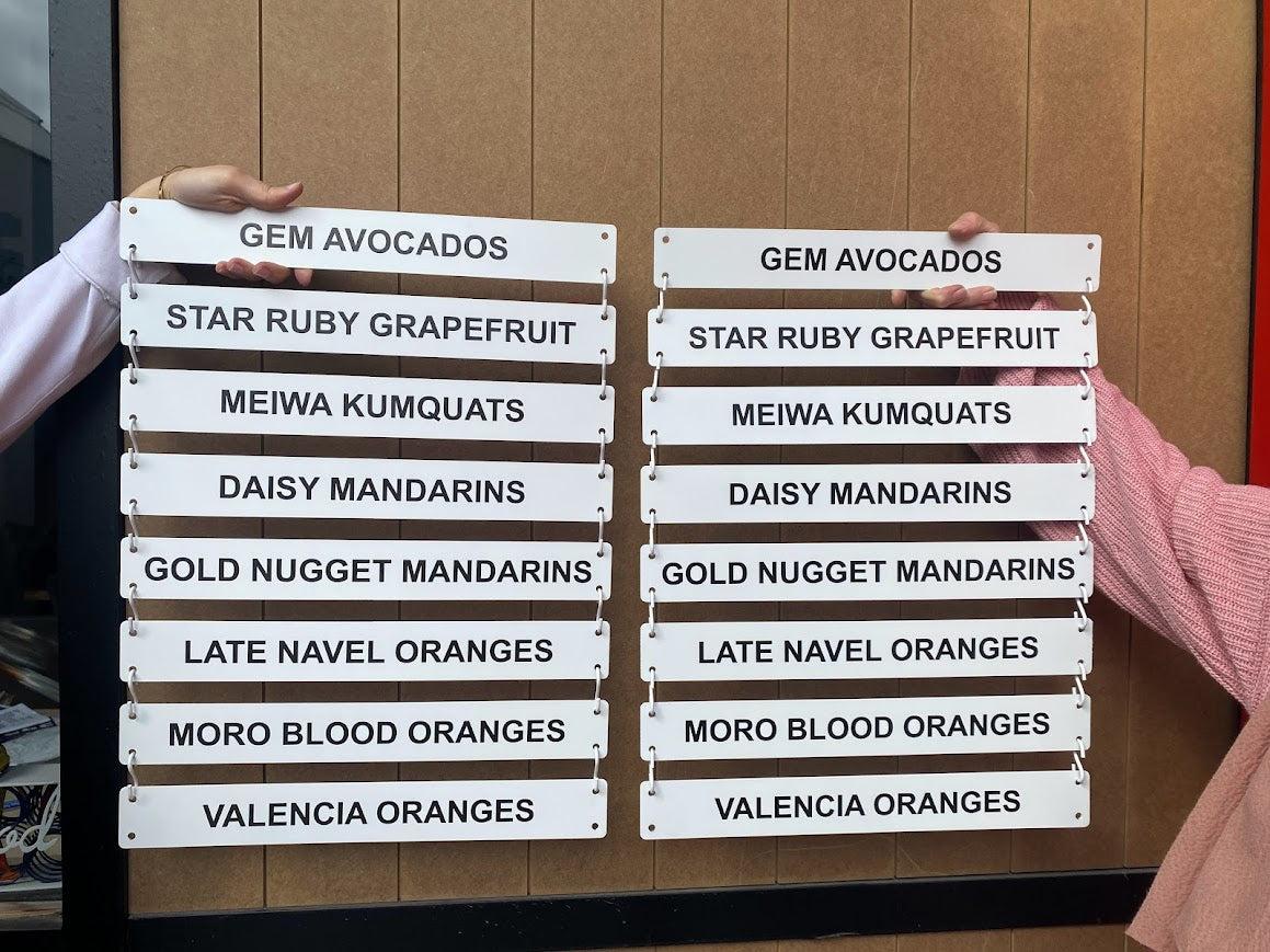 Duvara monte edilebilir menü panosu, pratik kullanım.