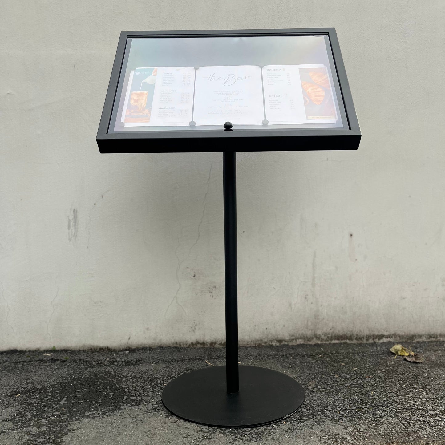 Menülerin yanı sıra duyuru ve kampanyalarınızı da şık bir şekilde sergileyebileceğiniz pano.