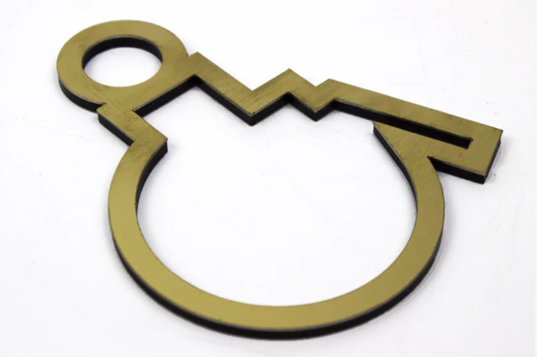 Paslanmaz yüzeyli engelli tuvalet yönlendirme işareti