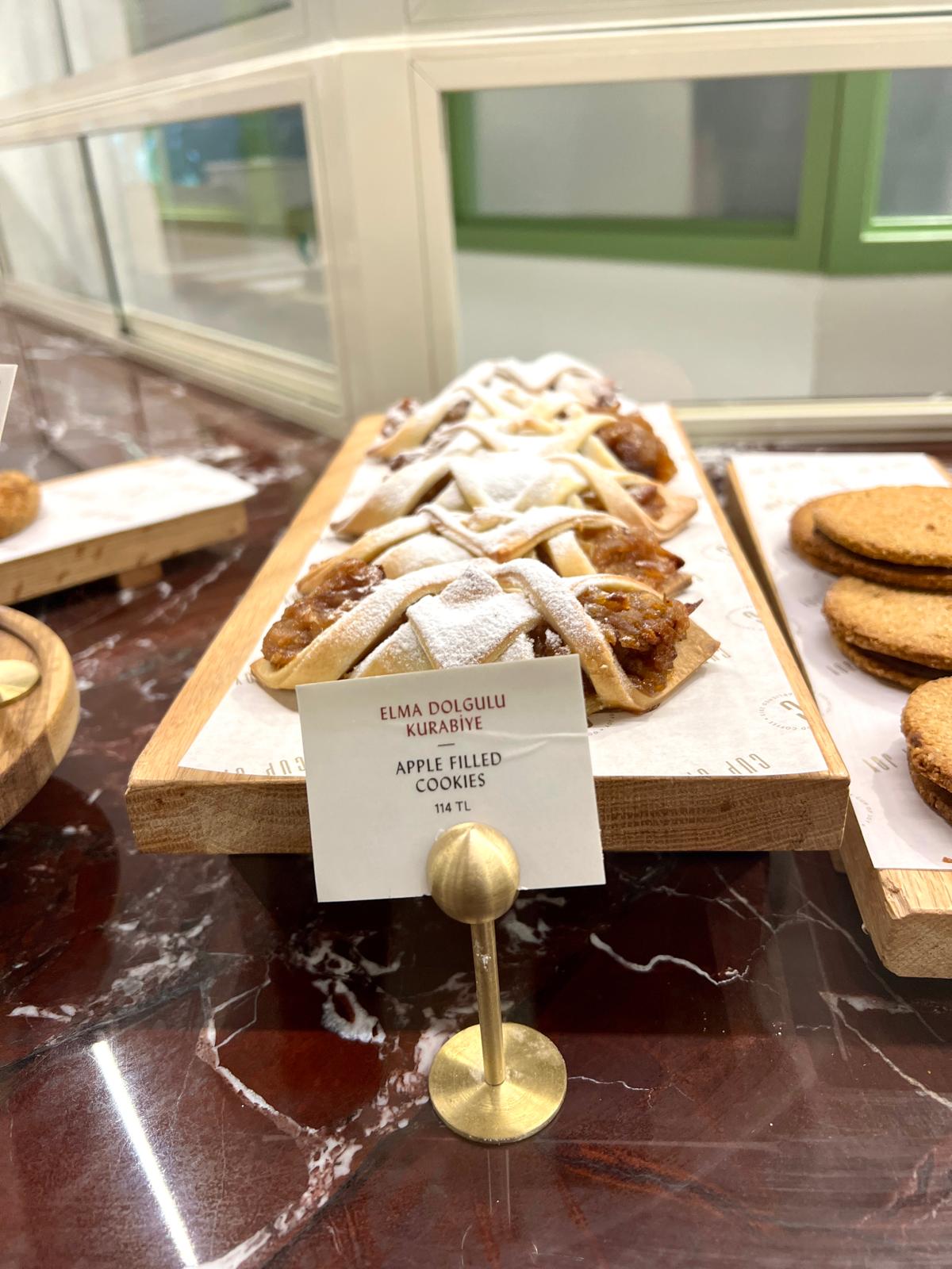 Ürün fiyat ve isim bilgilerini şık bir şekilde göstermek için ideal bir çözüm.