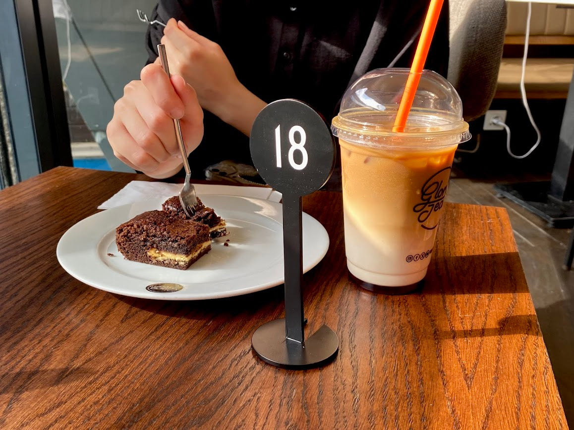 Fonksiyonel ve estetik masa numaralandırma tabelası.