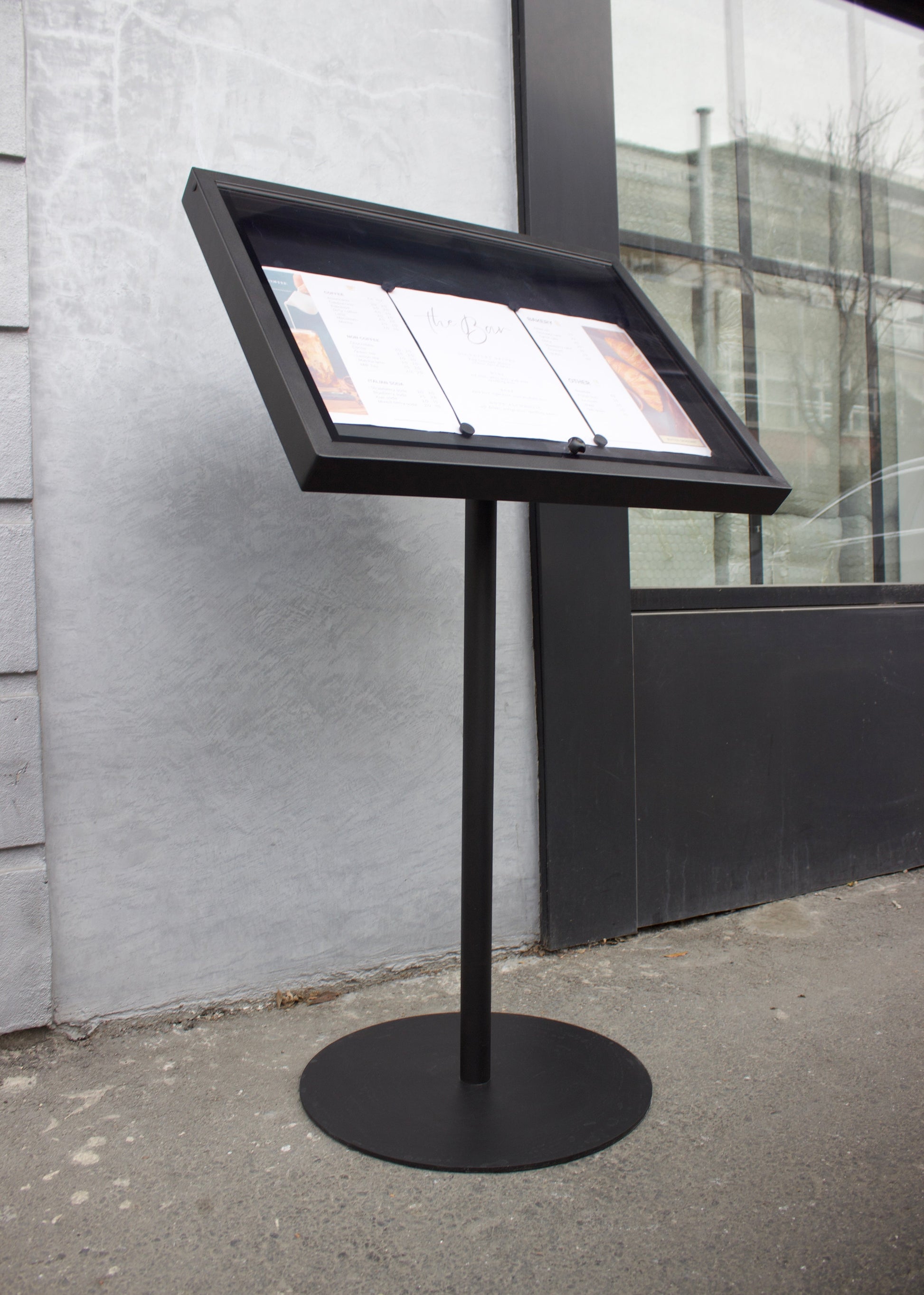 Menülerinizi daha büyük ve dikkat çekici şekilde sergileyebilmeniz için geniş iç alan sunar.