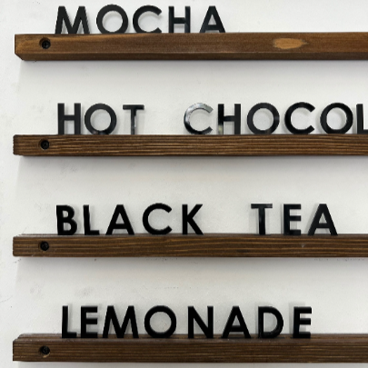 Güzellik salonları için hizmet listesi ve fiyat panosu örneği

