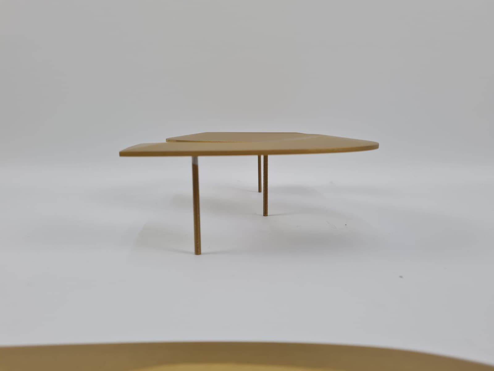 Duvar yazısı harflerinin arka montaj detayının görünümü