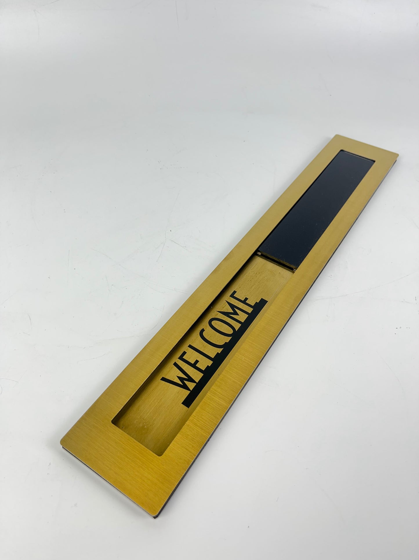 İşyerlerinde müşteri bilgilendirmesi için sürgülü açık kapalı tabelası.