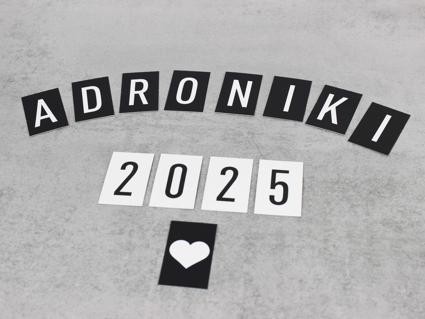 Kafe menüleri için şık görünümlü karton harf tasarımı.