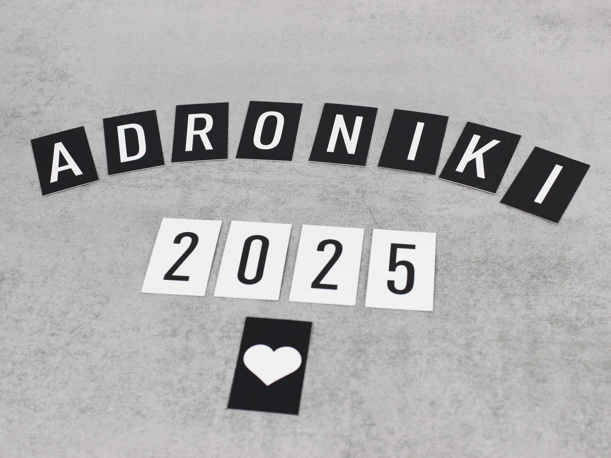 Kafe menüleri için şık görünümlü karton harf tasarımı.