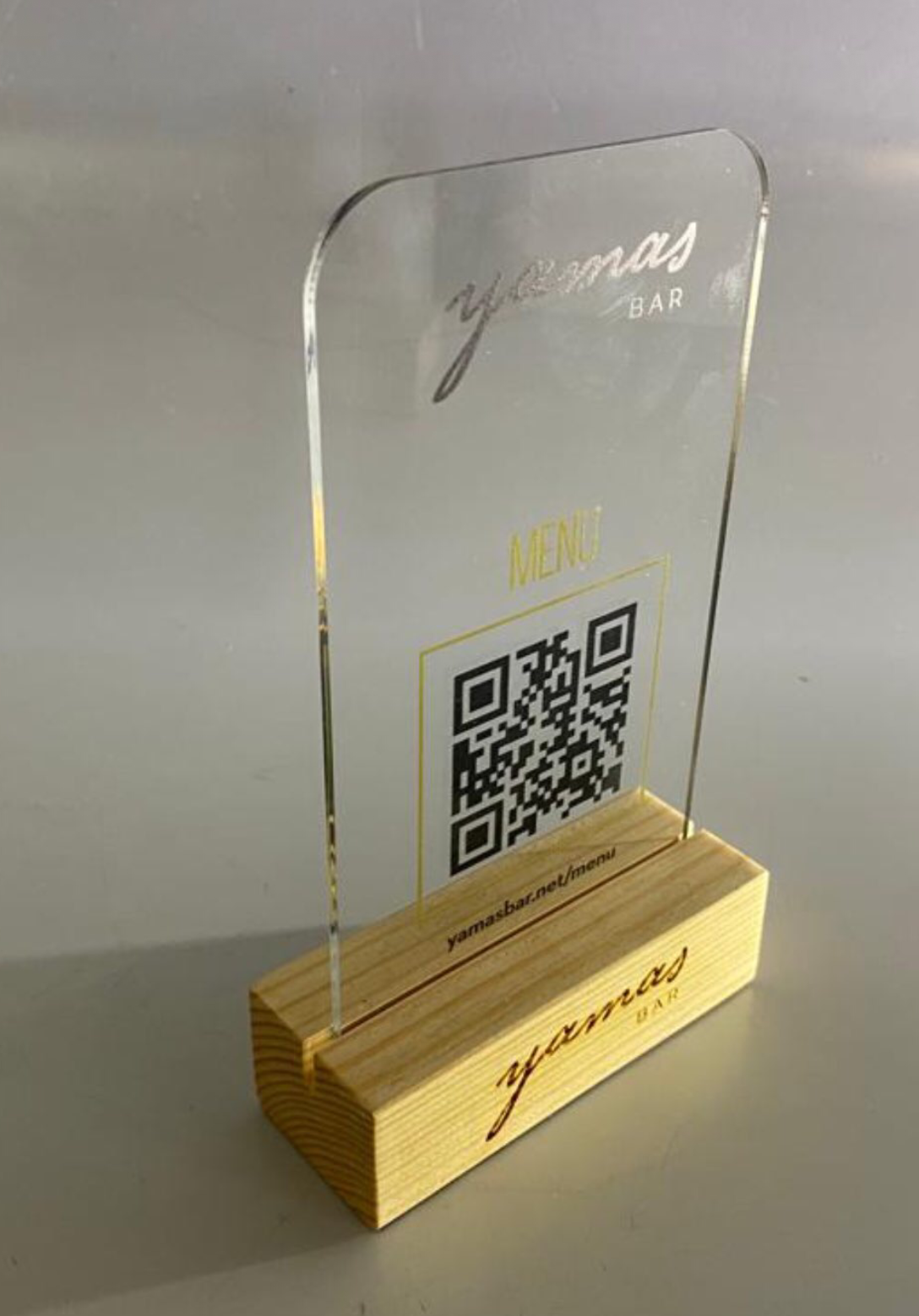 Kafelerde kullanima uygun pleksi uzeri qr menuluk