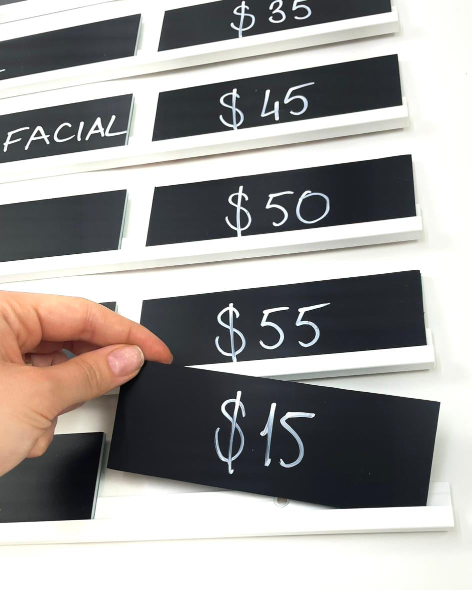 Kafeler için raylı yaz-sil menü sistemi, siyah ve beyaz yüzeyli plakalar