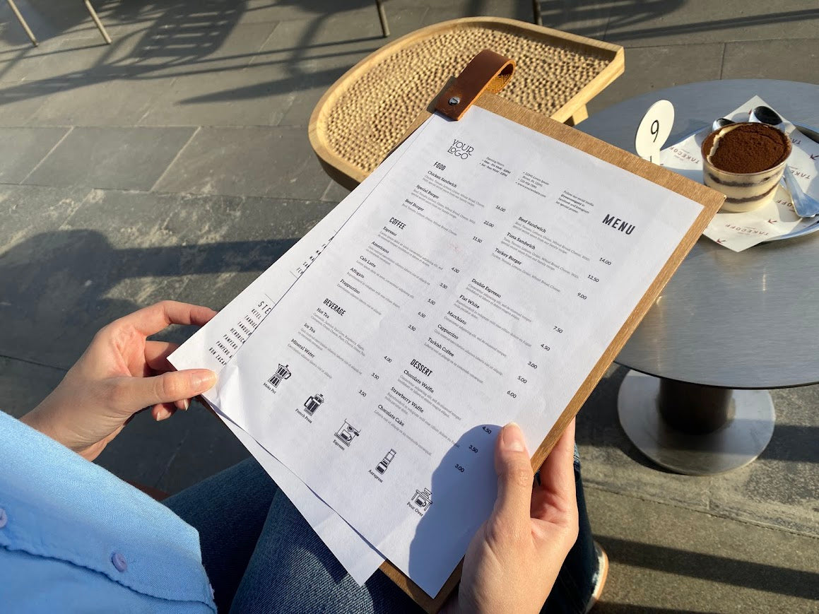 Kafeler ve restoranlar için ideal, kullanışlı ve dekoratif menü panosu.