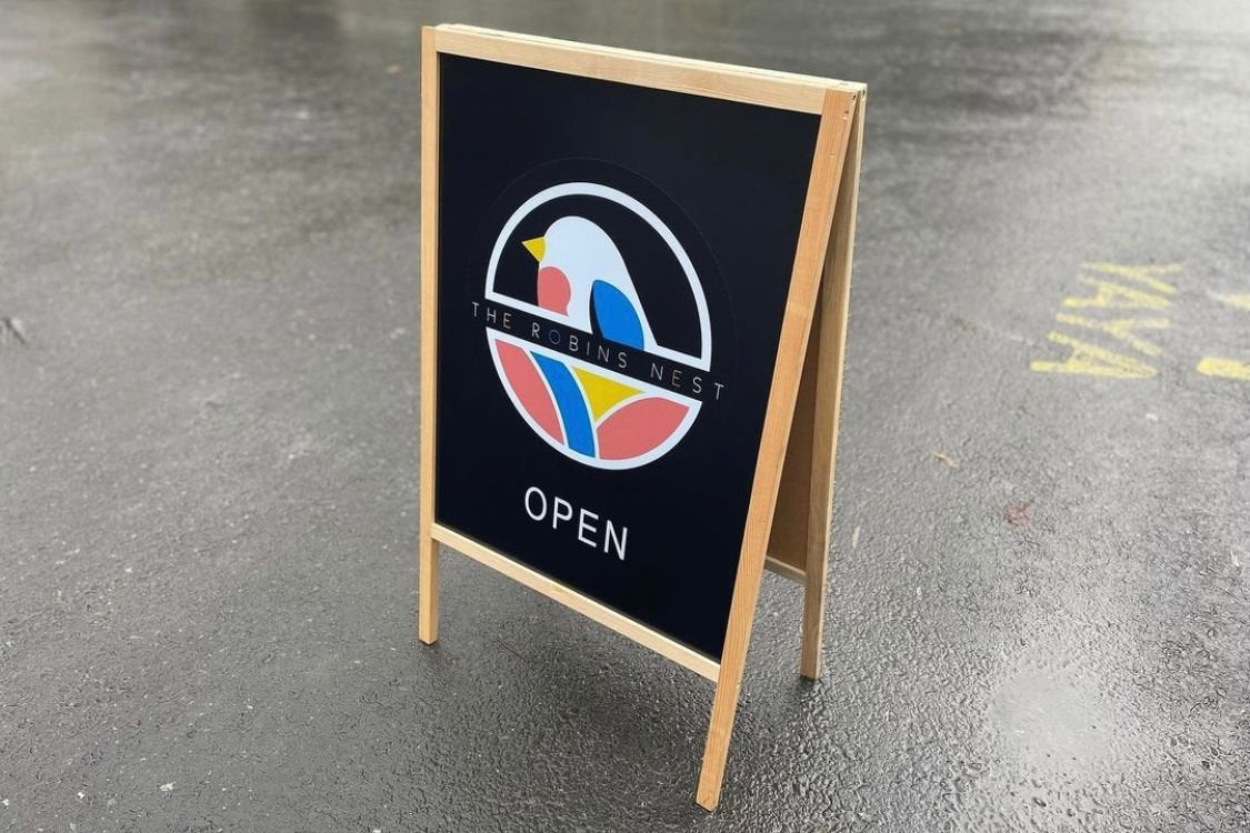 İç ve dış mekânlarda kullanılabilen dayanıklı tabela modeli