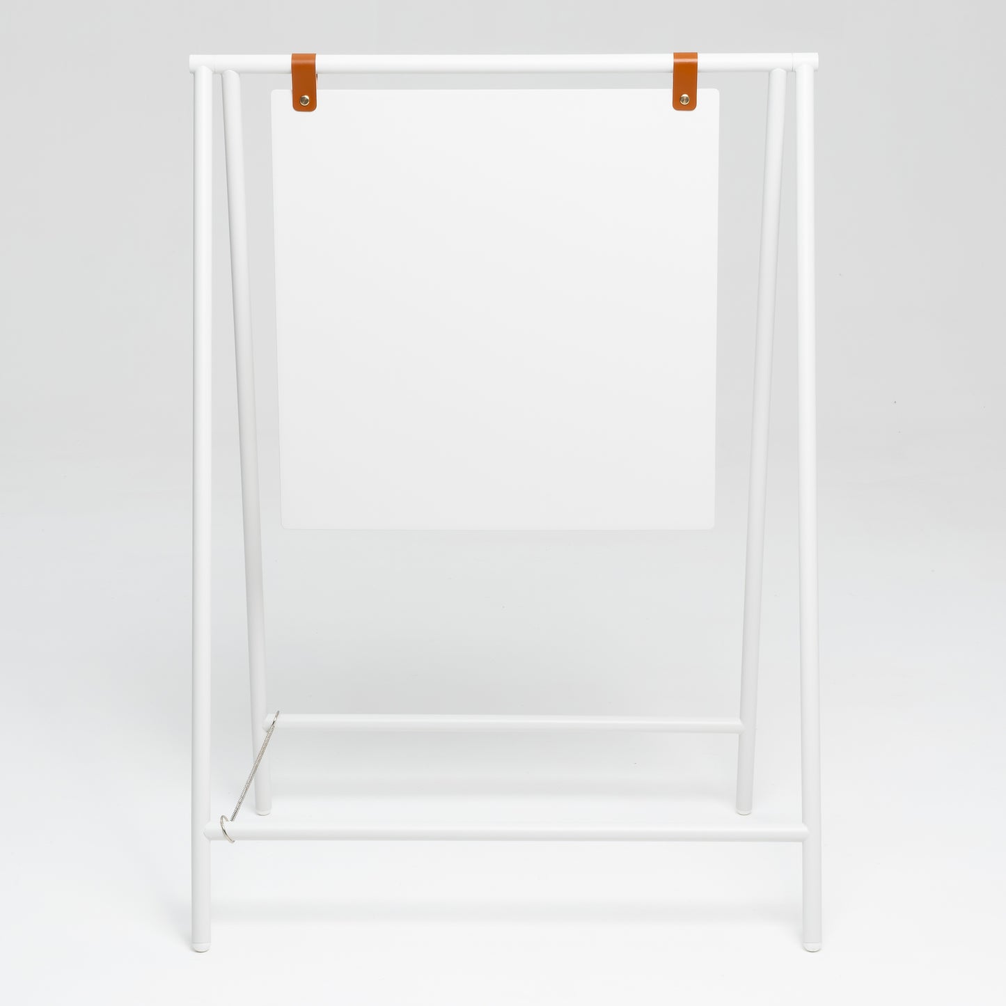 Kampanyalar için mıknatıslı harflerle güncellenebilen büyük boy tabela.