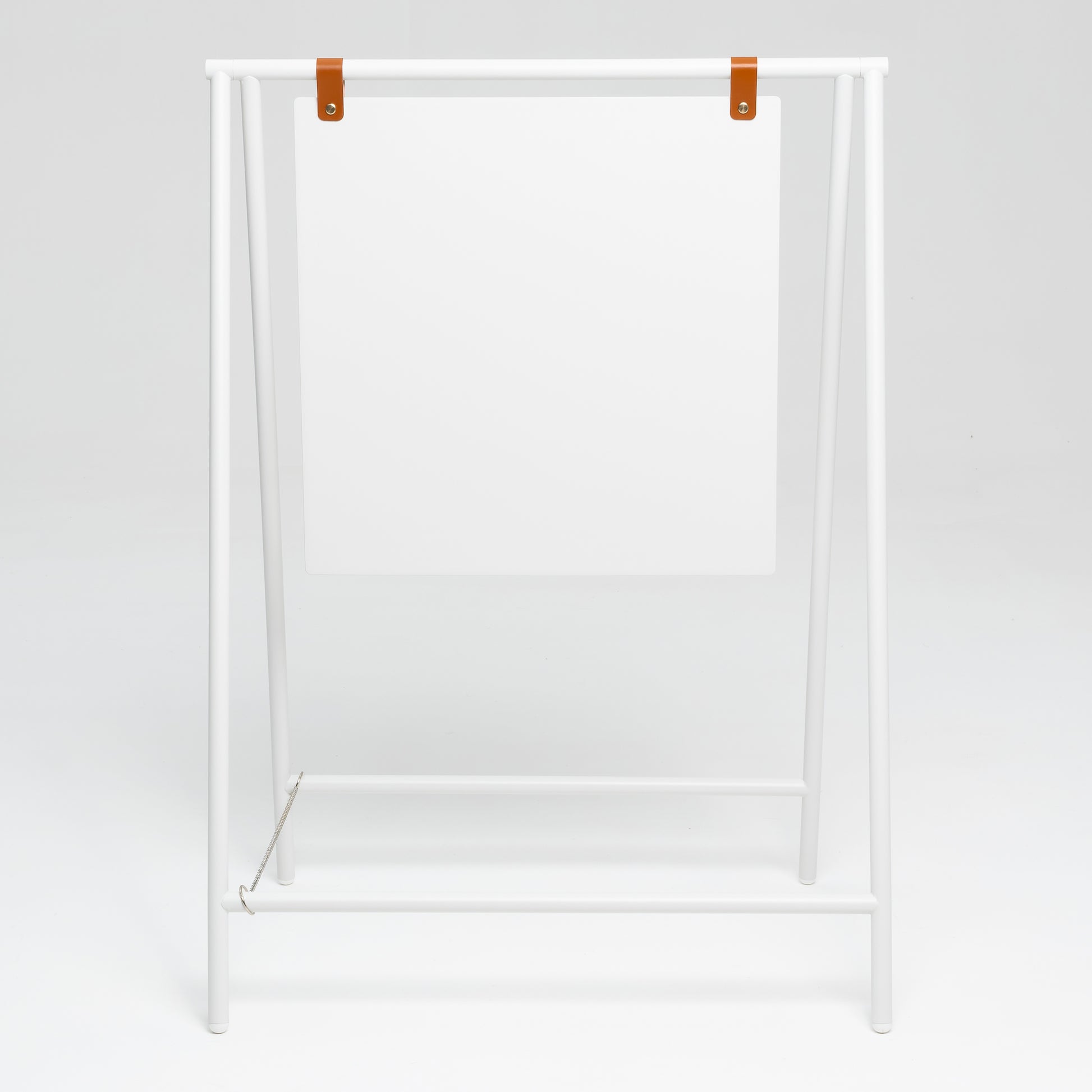 Kampanyalar için mıknatıslı harflerle güncellenebilen büyük boy tabela.