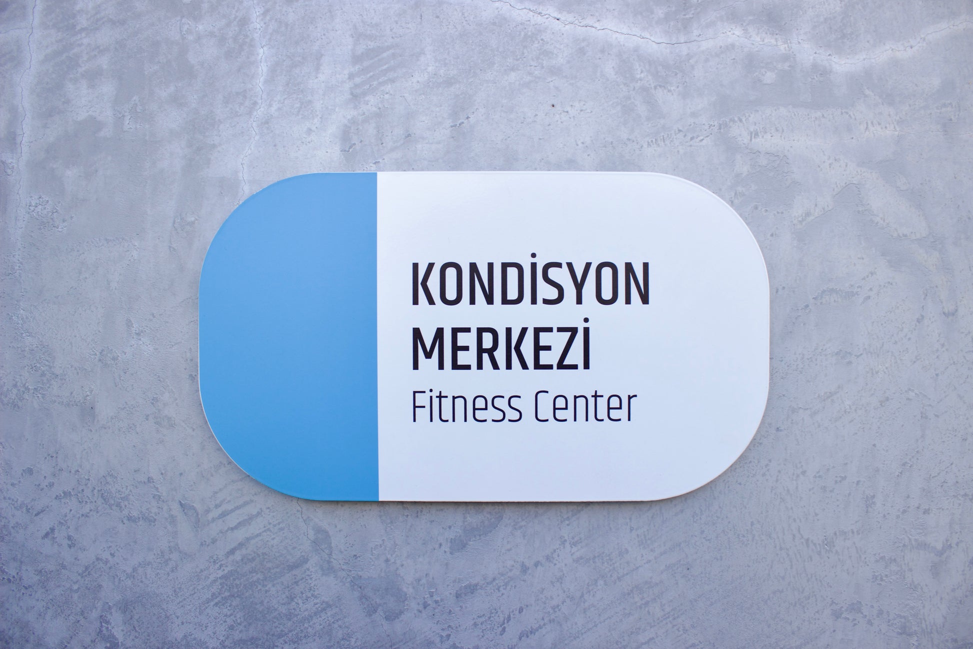 Kapı üstüne monte edilen yazı ve oda isimlik levhası