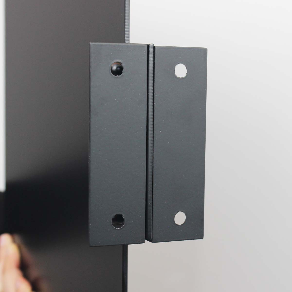 Tabelanın üretim detayları ve malzeme kalitesi öne çıkarılmış.