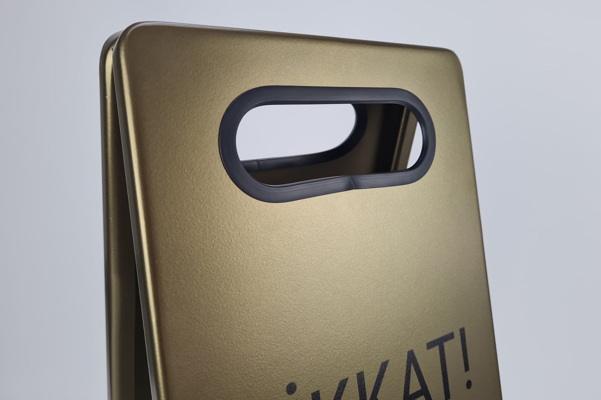 Taşınabilir katlanır metal uyarı levhası pratik kullanım sunar