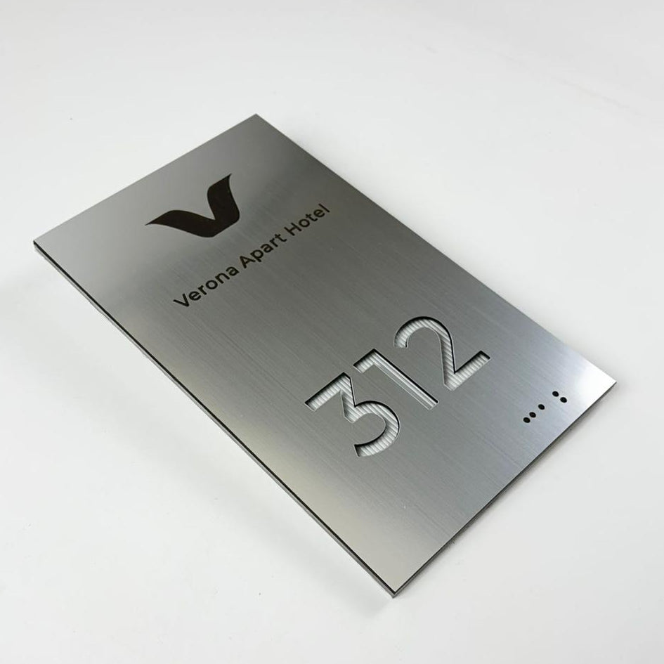 Krom görünümlü paslanmaz çelik LED aydınlatmalı otel oda numarası tabelası