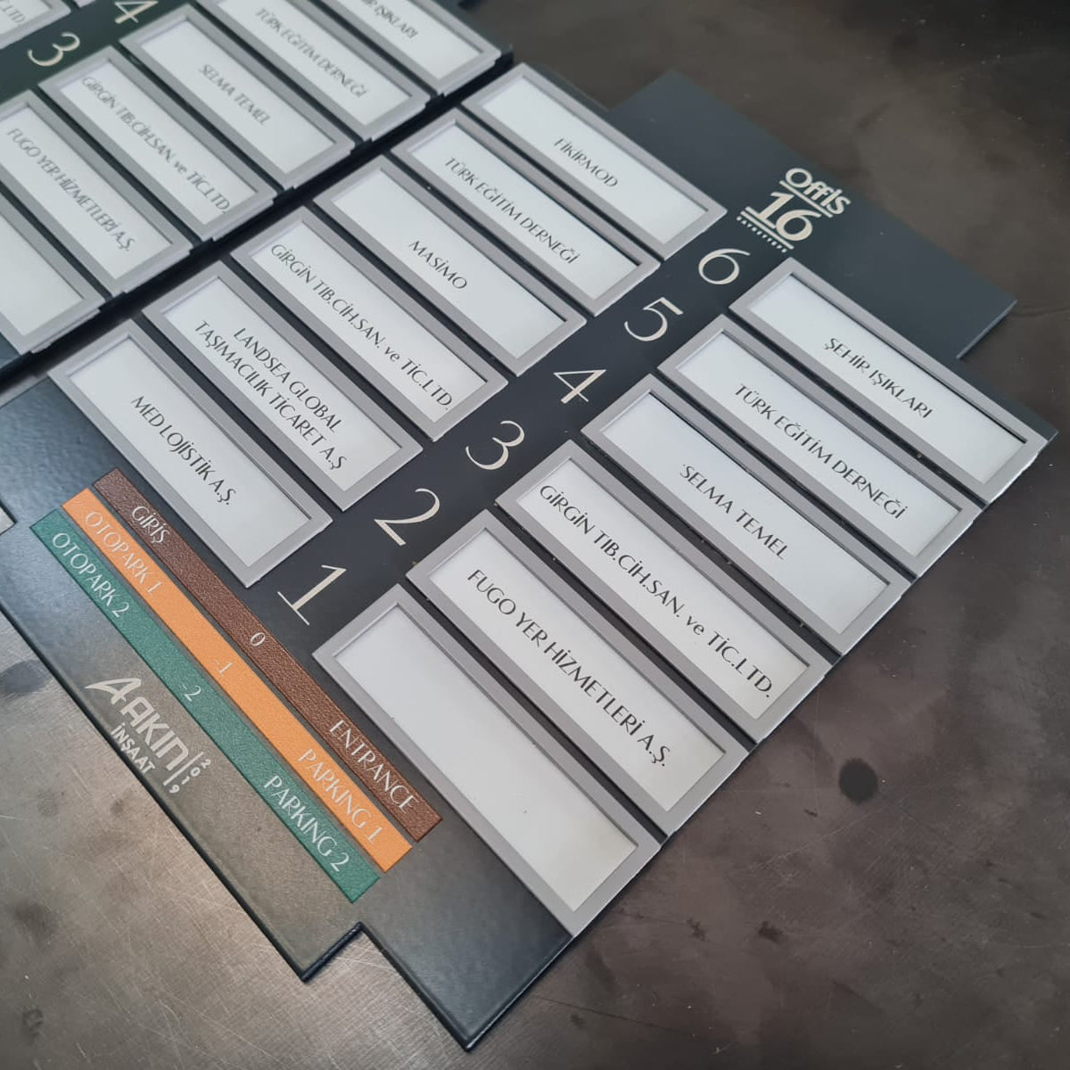 Kurumsal binalar için asansör bilgilendirme panosu