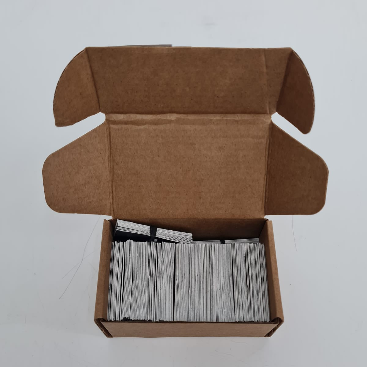  Şık kutusu ile birlikte gelen düzenli karton harf set