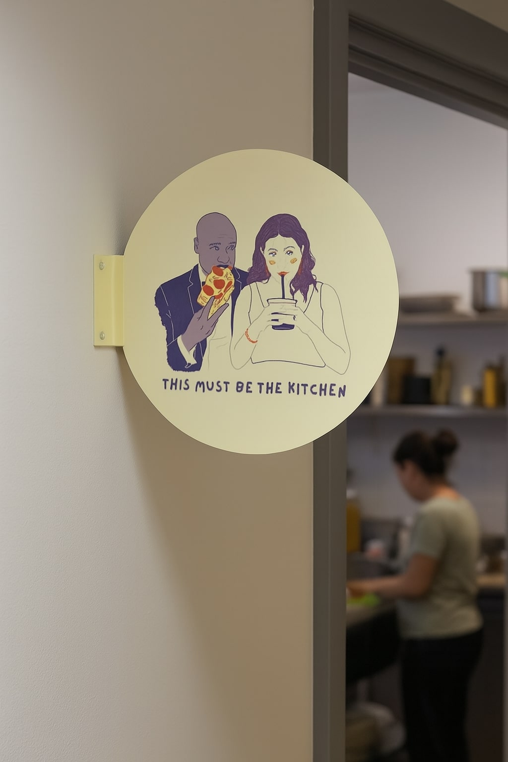 İki taraflı logo baskısına uygun yuvarlak metal tabela.