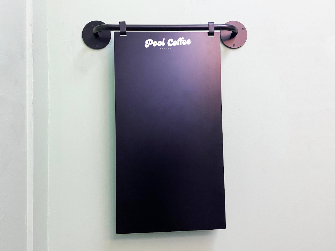 İşletme logosu baskı yapılmış özel menü panosu

