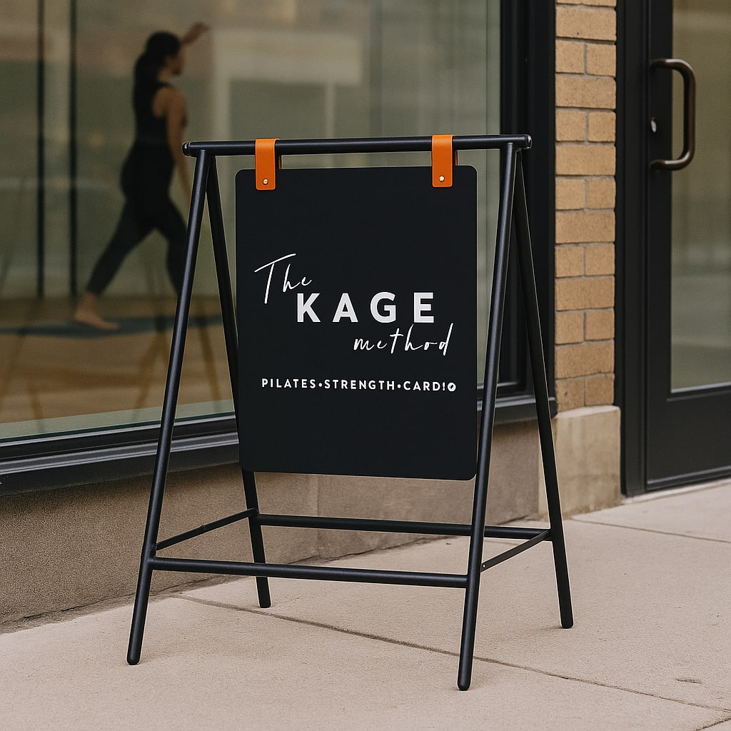 UV baskı ile logolu özelleştirilmiş A çerçeve tabela örneği.